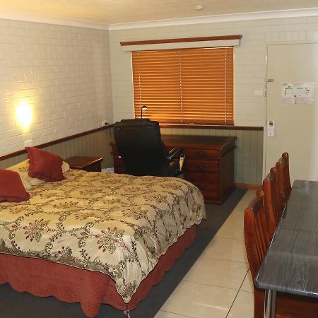 Barcaldine Country Motor Inn Экстерьер фото