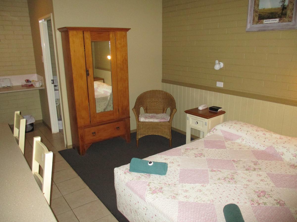 Barcaldine Country Motor Inn Экстерьер фото