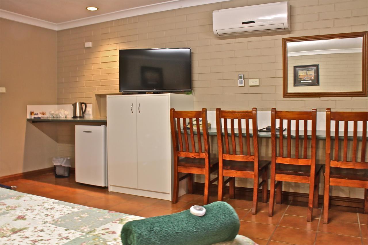 Barcaldine Country Motor Inn Экстерьер фото