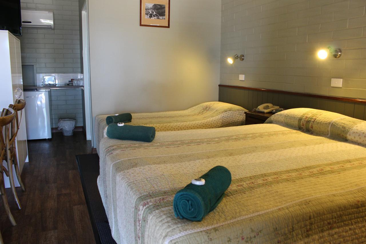 Barcaldine Country Motor Inn Экстерьер фото