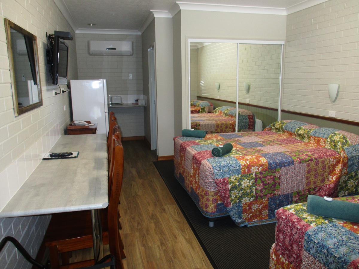 Barcaldine Country Motor Inn Экстерьер фото