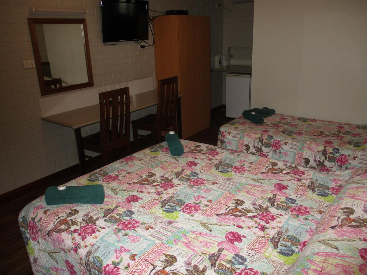 Barcaldine Country Motor Inn Экстерьер фото
