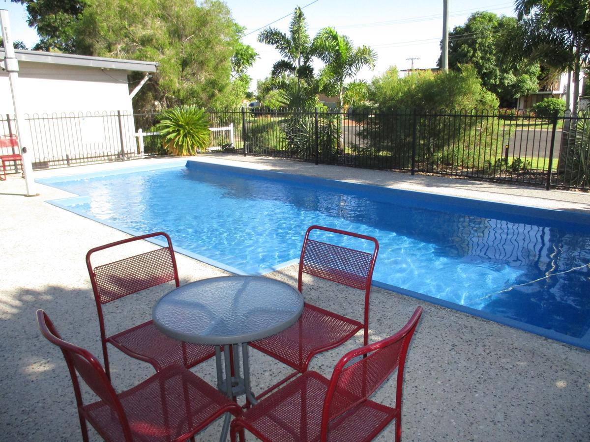 Barcaldine Country Motor Inn Экстерьер фото
