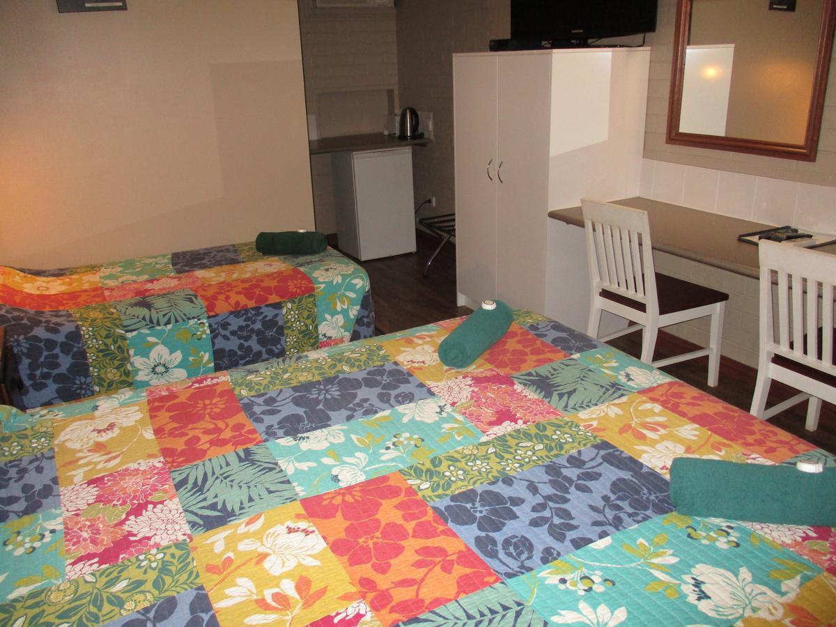 Barcaldine Country Motor Inn Экстерьер фото