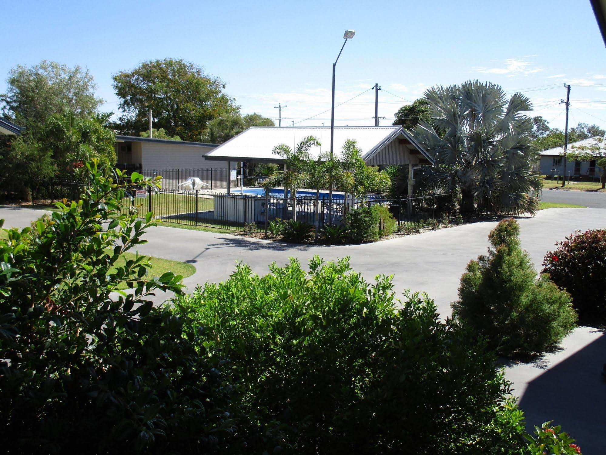 Barcaldine Country Motor Inn Экстерьер фото